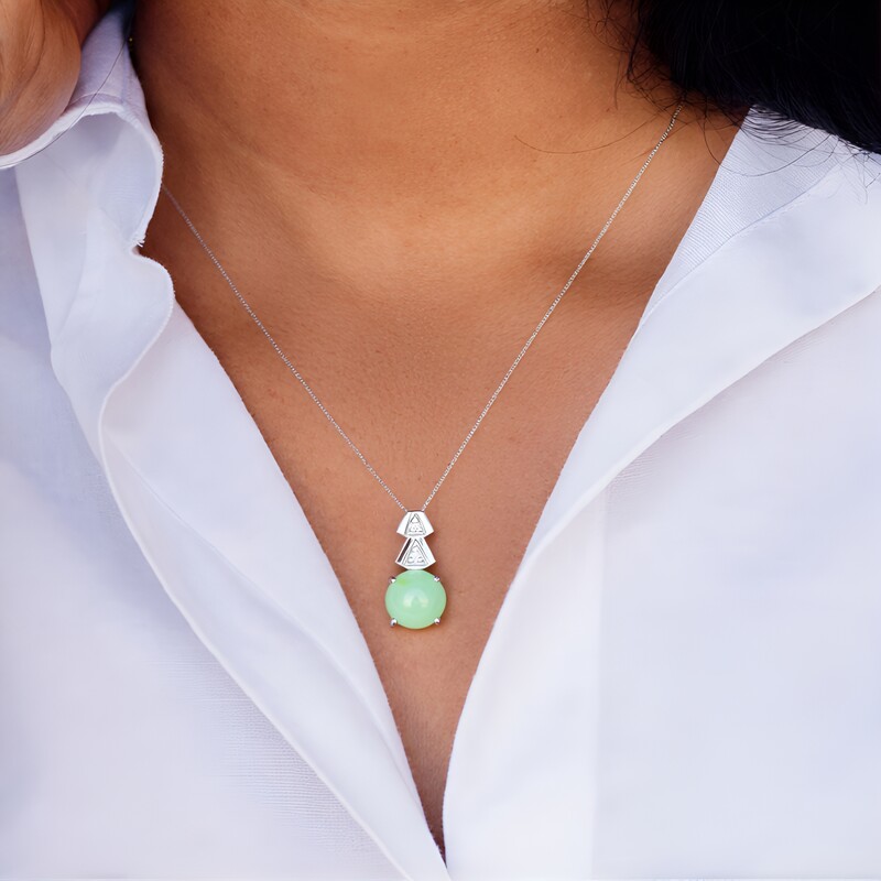 Zilveren hanger met een keizerlijk chrysopraas