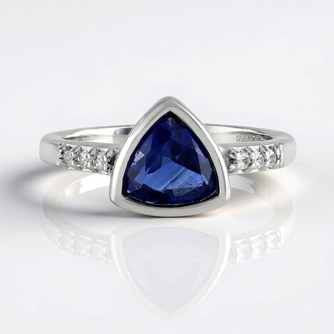 Anello in argento con Cianite del Nepal