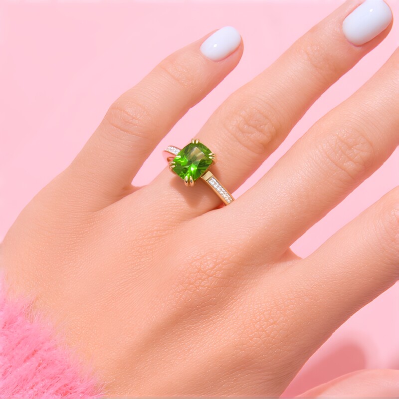 Anillo en oro con Peridoto de Wagogo