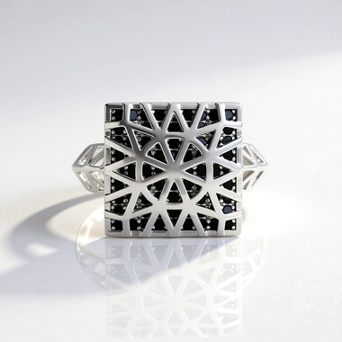 Bague en argent et Spinelle noir