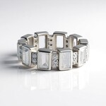 Anello in argento con Petalite