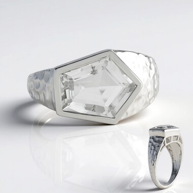 Zilveren ring met een witte kwarts
