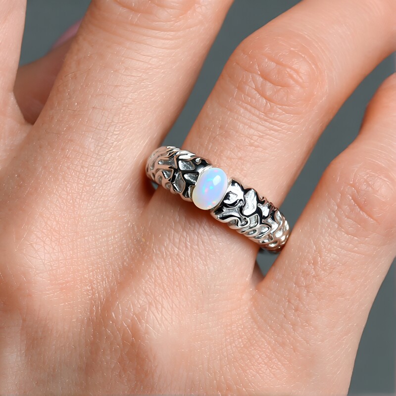 Bague en argent et Opale Welo (SAELOCANA)