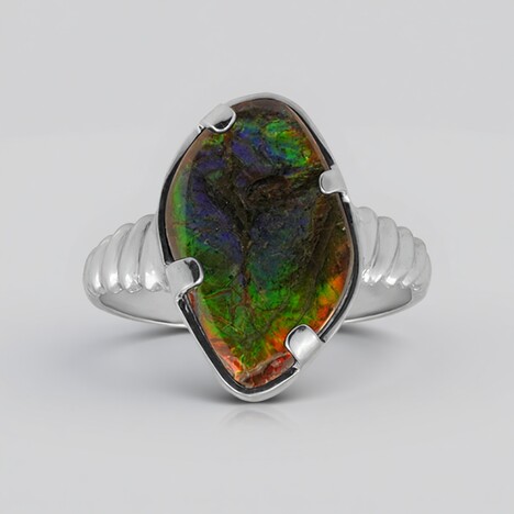 Anello in argento con Ammolite