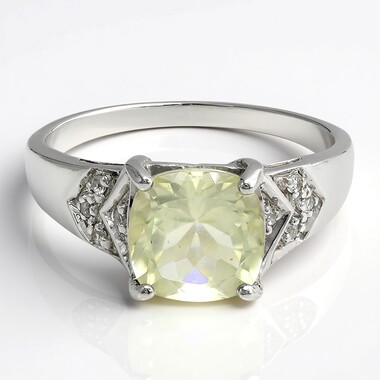 Anillo en plata con Ortoclasa