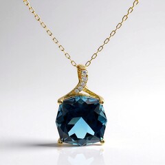 Collana in oro con Topazio Blu Londra (CIRARI)