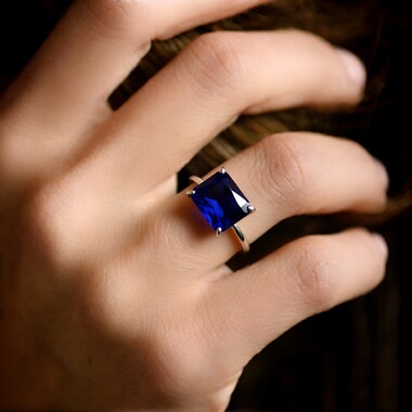 Blauer Madagaskar-Saphir-Goldring