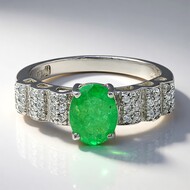 Anillo en plata con Esmeralda de Bahía