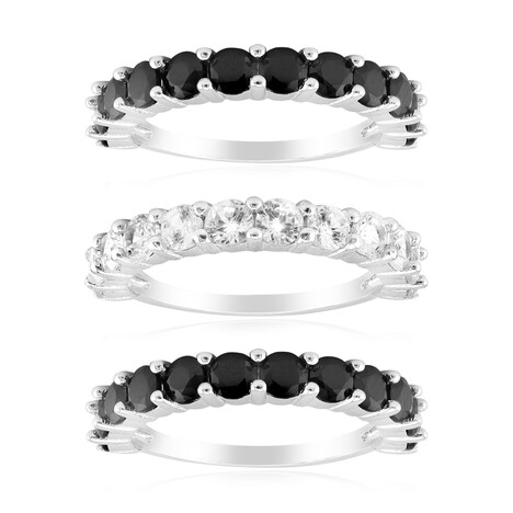 Anillo en plata con Espinela negra