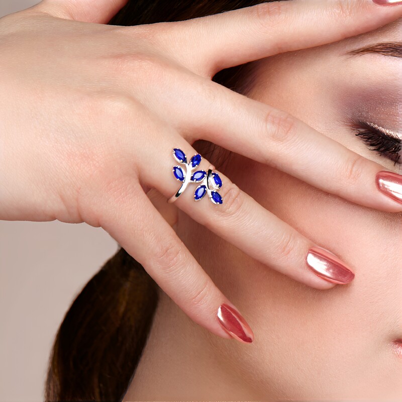 Zilveren ring met Madagaskar Blauwe Saffieren