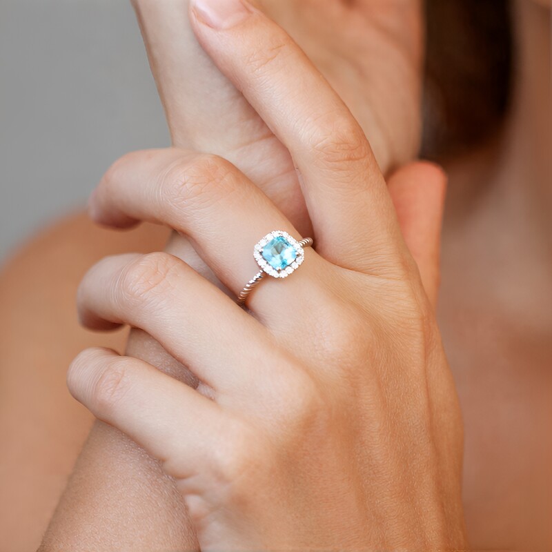 Anillo en plata con Zircón de Ratanak Kirí