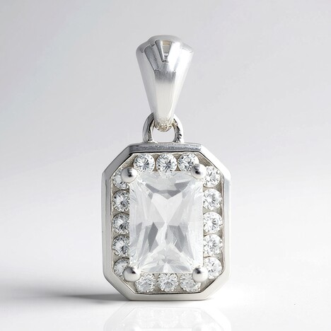 Ciondolo in argento con Danburite