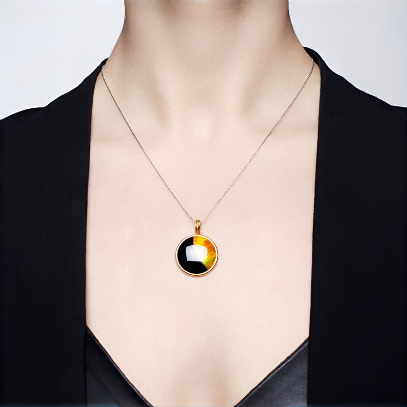 Zilveren hanger met een parelmoer (Bali Barong)