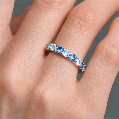 Anillo en plata con Topacio azul cielo