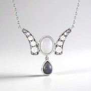 Collar en plata con Piedra de Luna blanca (KM by Juwelo)