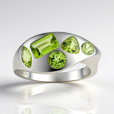 Bague en argent et Péridot du Jilin (de Melo Essence)