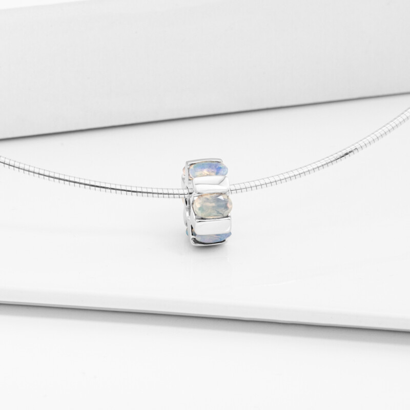 Colgante en plata con Ópalo de Welo (MONOSONO COLLECTION)