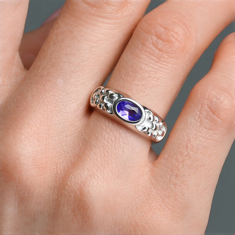 Anello in argento con Tanzanite