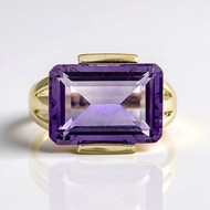 Anello in oro con Ametista