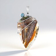 Ciondolo in argento con Calcedonio Venus (Bali Barong)