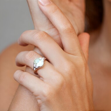Anillo en plata con Amatista verde