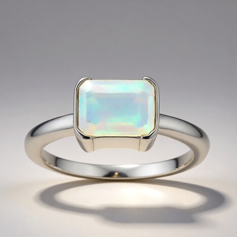 Anello in argento con Opale di Welo