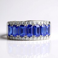 Gouden ring met AAA tanzanieten (CIRARI)