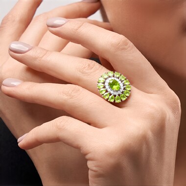 Zilveren ring met een peridoot