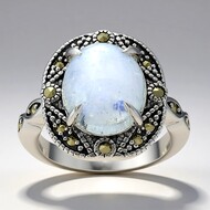 Zilveren ring met een regenboog maansteen (Annette classic)