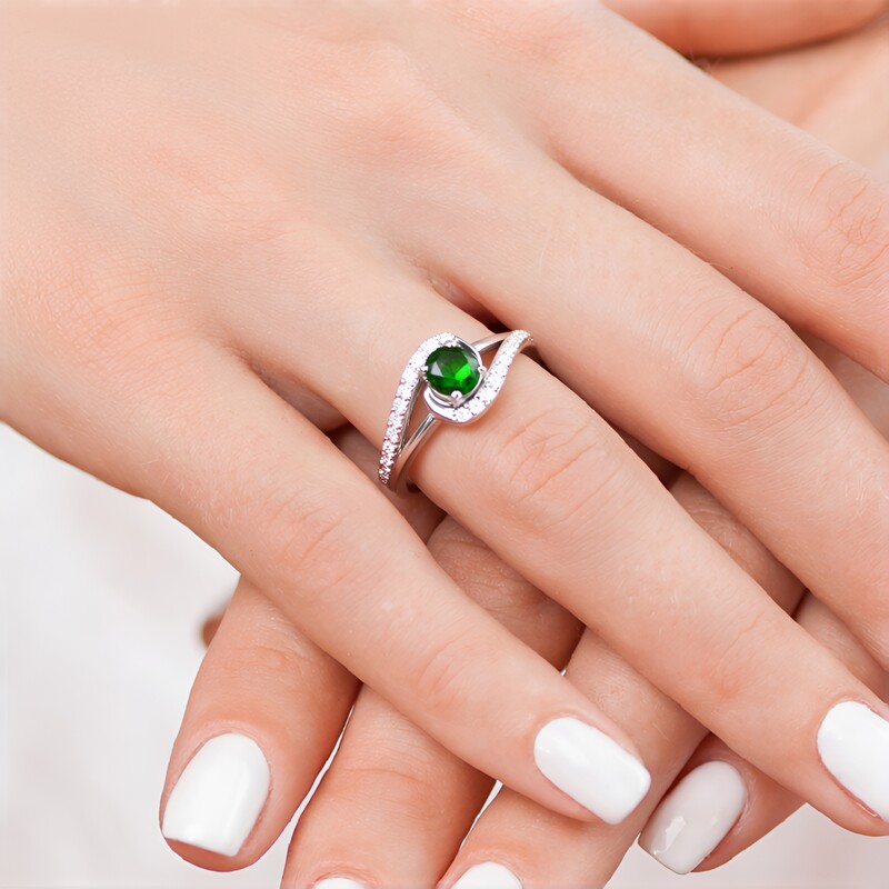 Bague en argent et Diopside de Russie