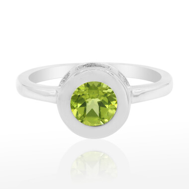 Zilveren ring met een peridoot