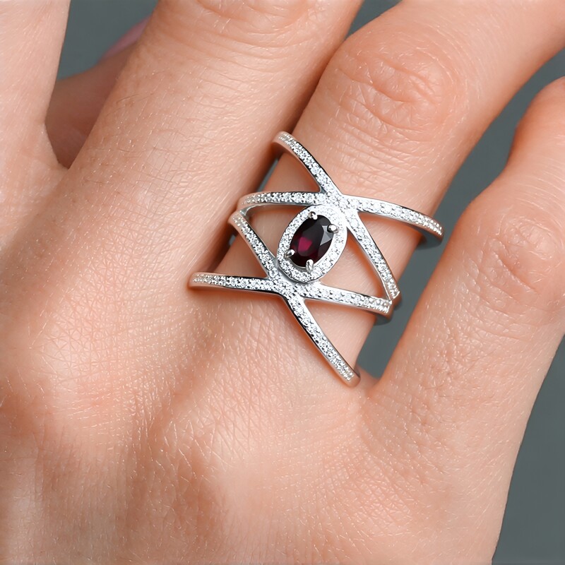 Anillo en plata con Granate