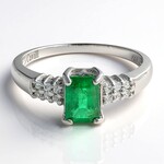 Anello placcato in platino con Smeraldo Bahia