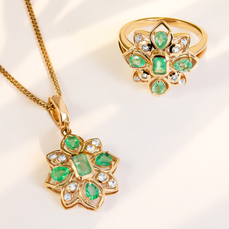 Anello in oro con Smeraldo Russo