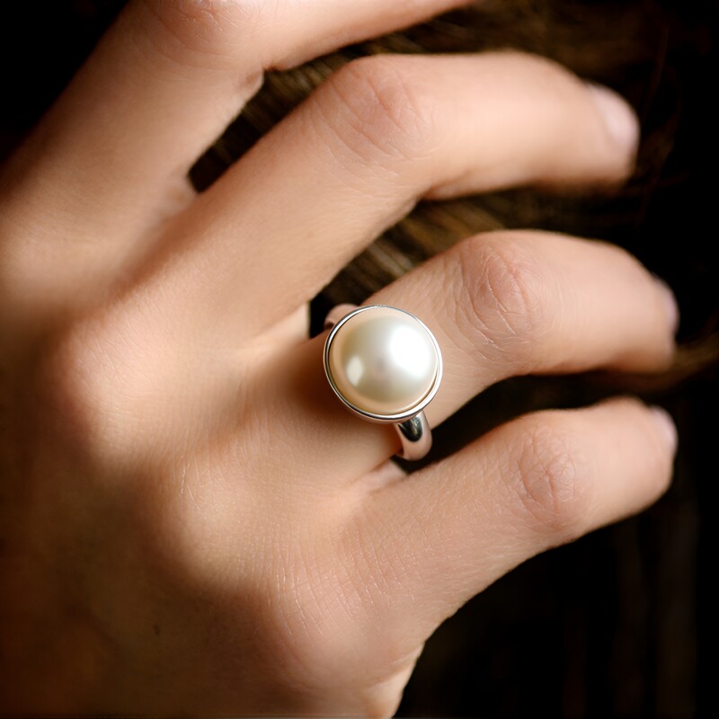 Anello in argento con Perla d'Acqua Dolce Bianca (Michelle Albala)