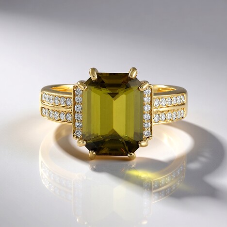 Anello in oro con Sfene (AMAYANI)