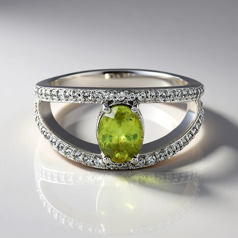 Anello in oro con Sfene