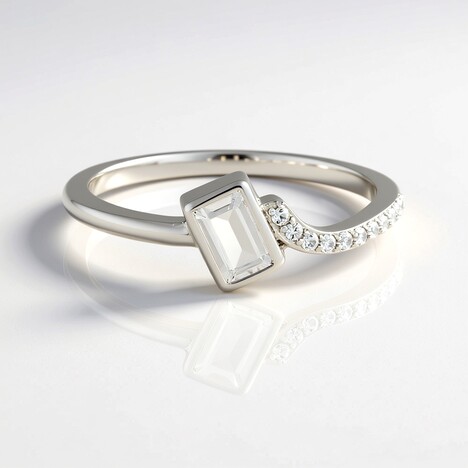 Anello in argento con Petalite