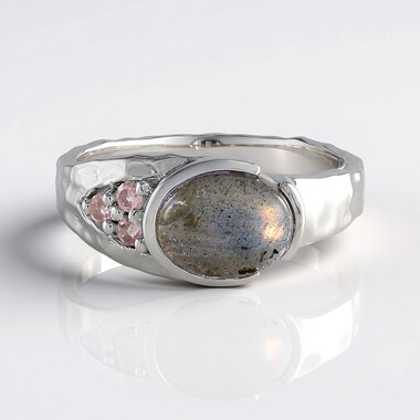 Zilveren ring met een roze Minary labradoriet
