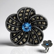 Zilveren ring met een Zwitsers-blauwe topaas (Annette classic)