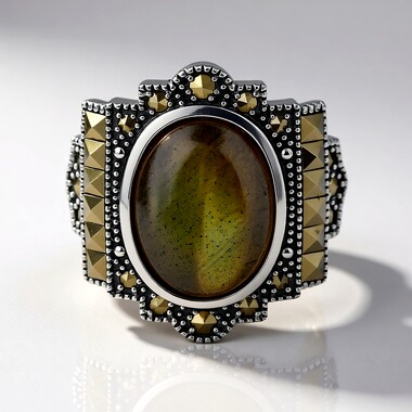 Zilveren ring met een labradoriet (Annette classic)