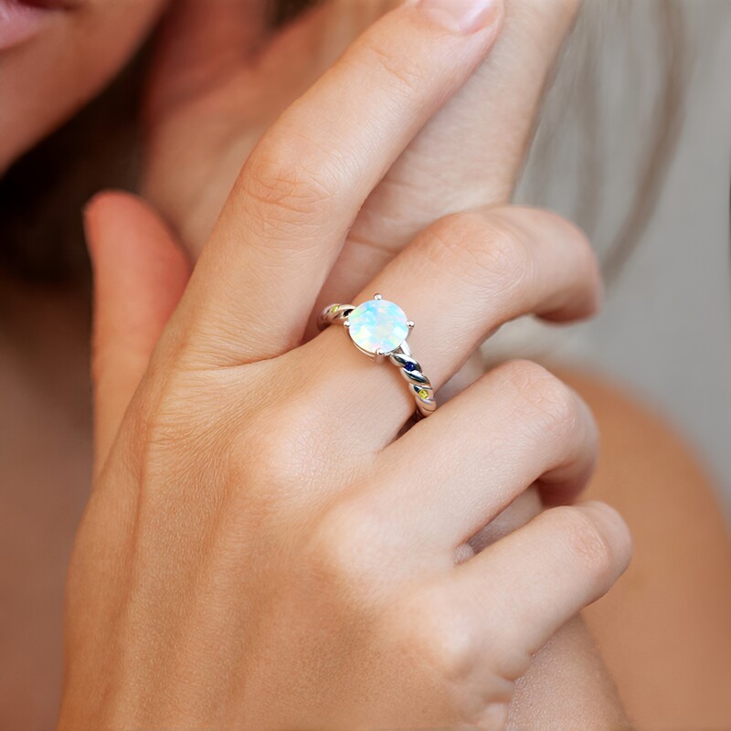 Anillo en plata con Ópalo de Welo