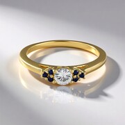 Anillo en oro con Zafiro blanco (Adela Gold)