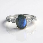 Anello in argento con Labradorite (Adela Silber)