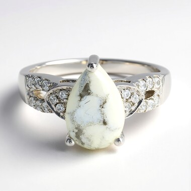 Anillo en plata con Howlita