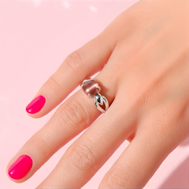 Zilveren ring met een kattenoog-scapoliet