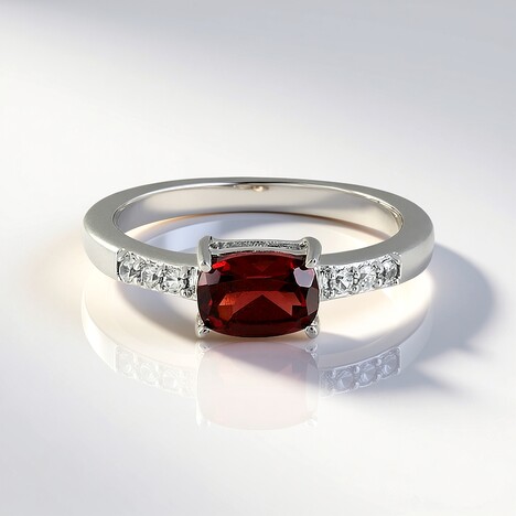 Anello in argento con Granato Mozambico