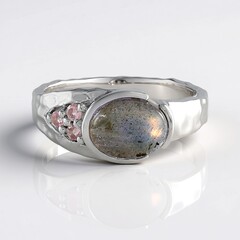 Anello in argento con Labradorite rosa Maniry
