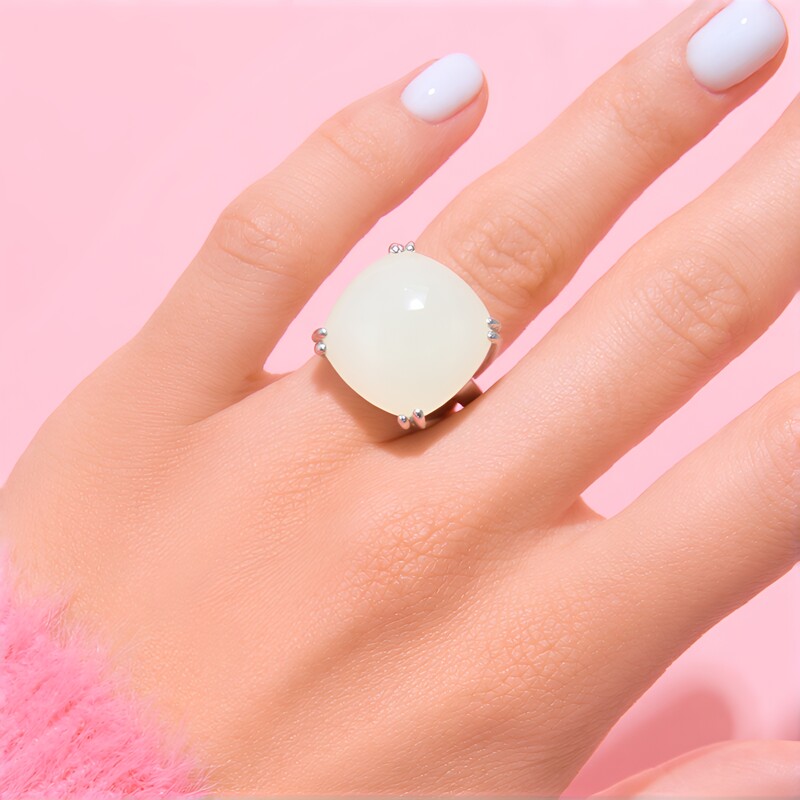 Anillo en plata con Piedra de Luna blanca