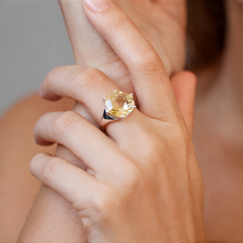 Zilveren ring met een rutielkwarts